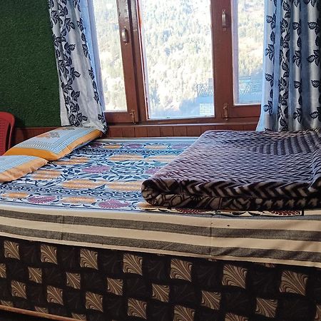 Roop Mountain Homestay Manāli Kültér fotó