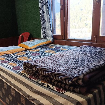 Roop Mountain Homestay Manāli Kültér fotó