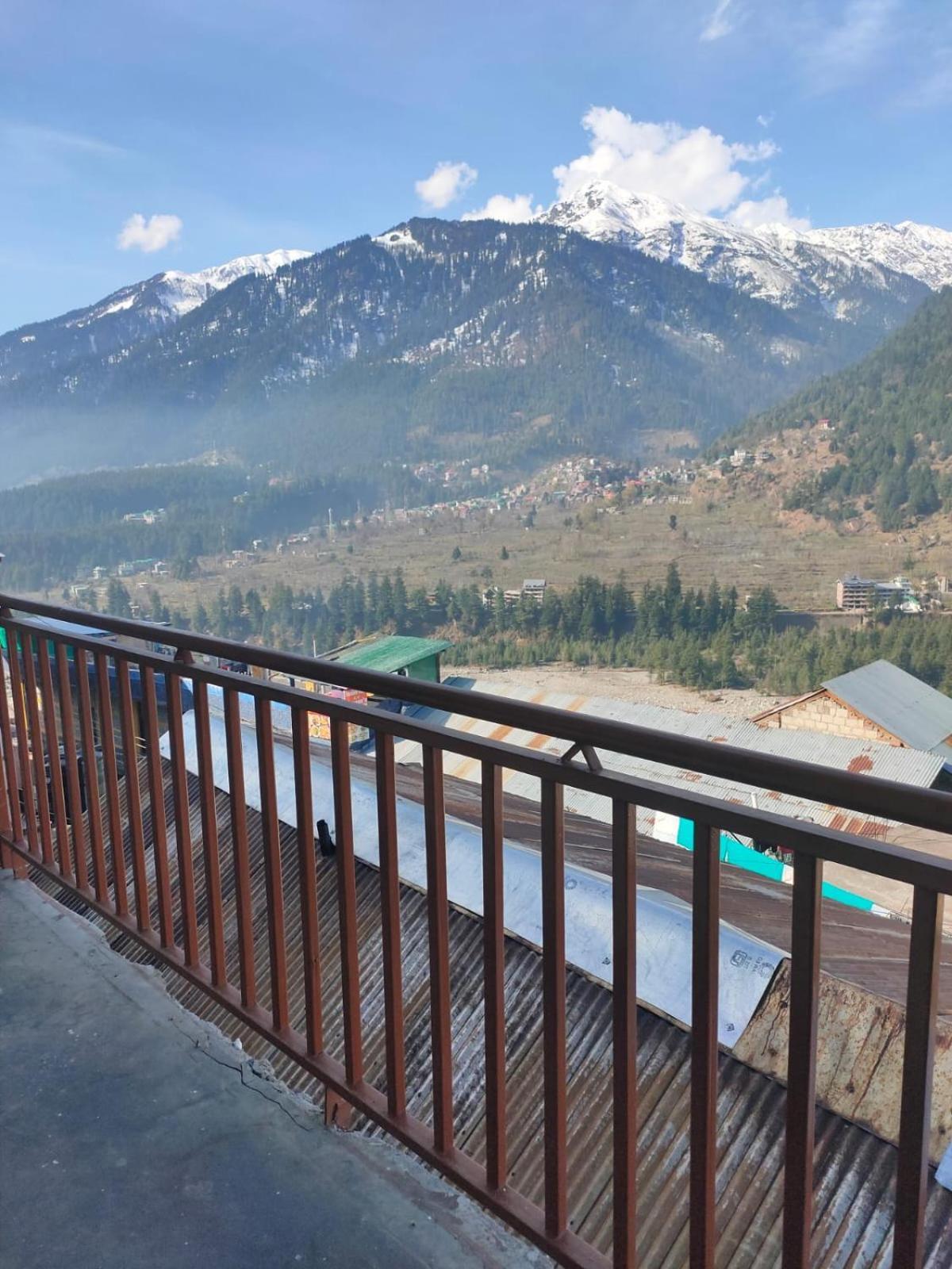 Roop Mountain Homestay Manāli Kültér fotó
