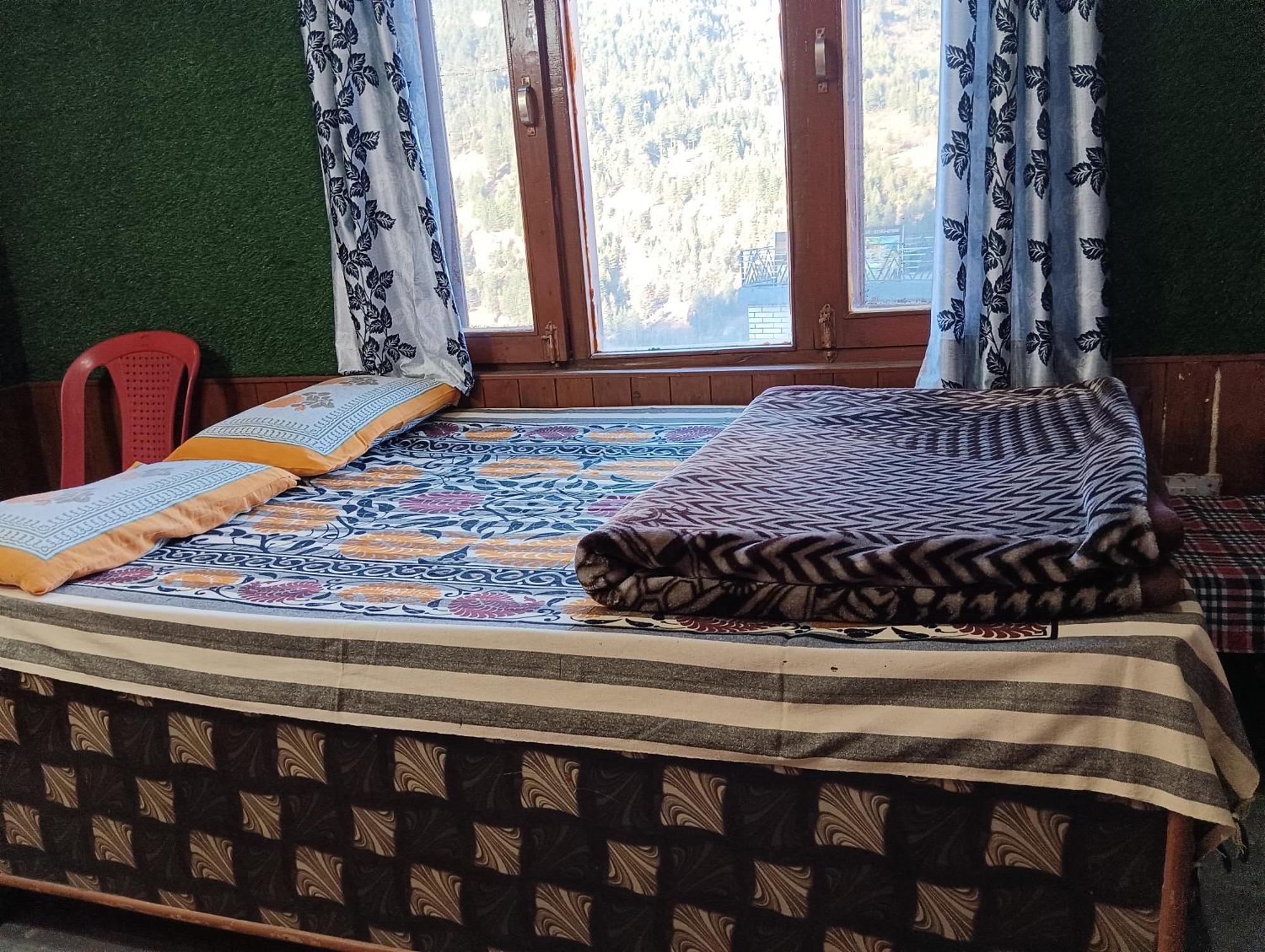Roop Mountain Homestay Manāli Kültér fotó