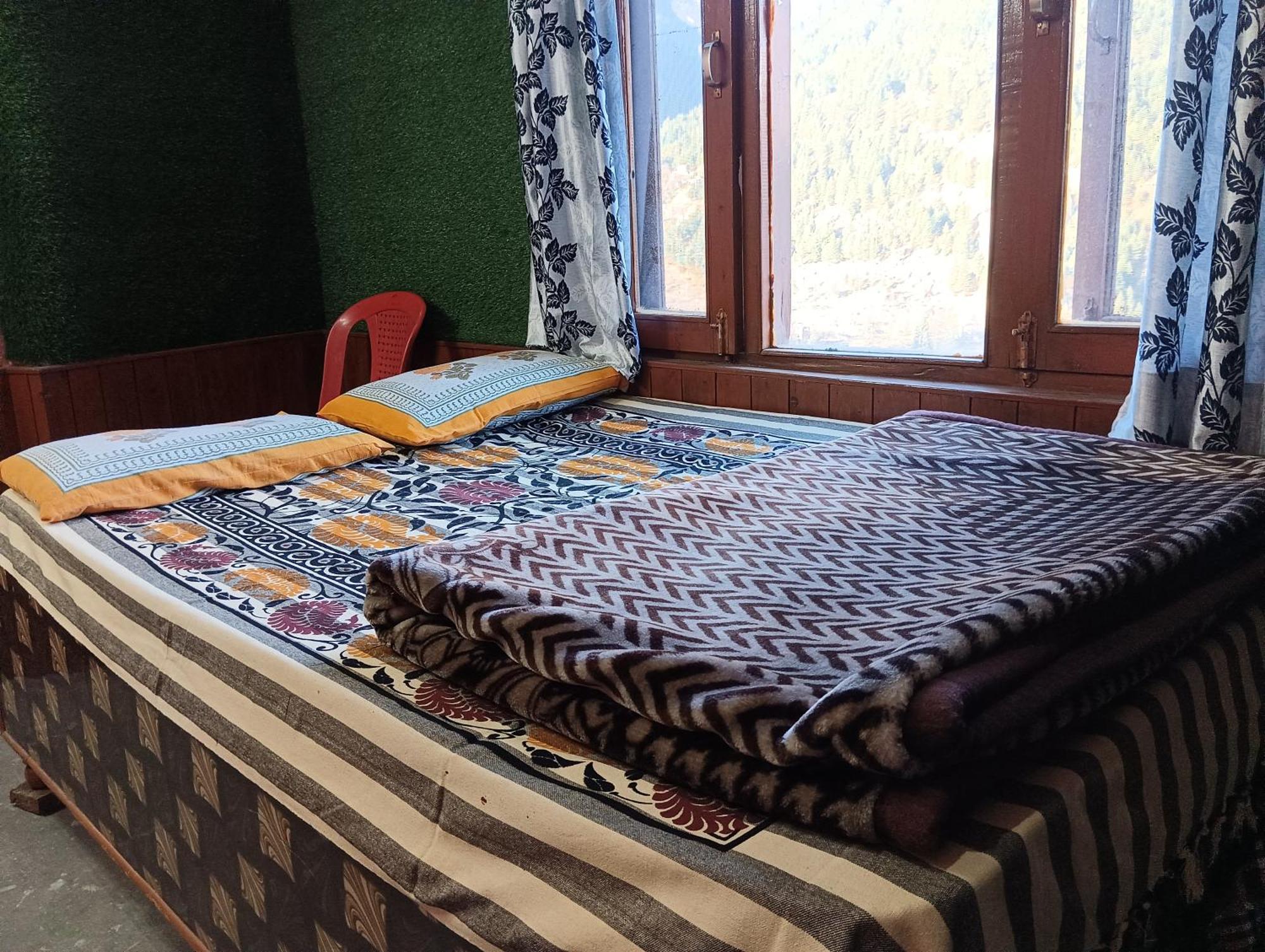 Roop Mountain Homestay Manāli Kültér fotó