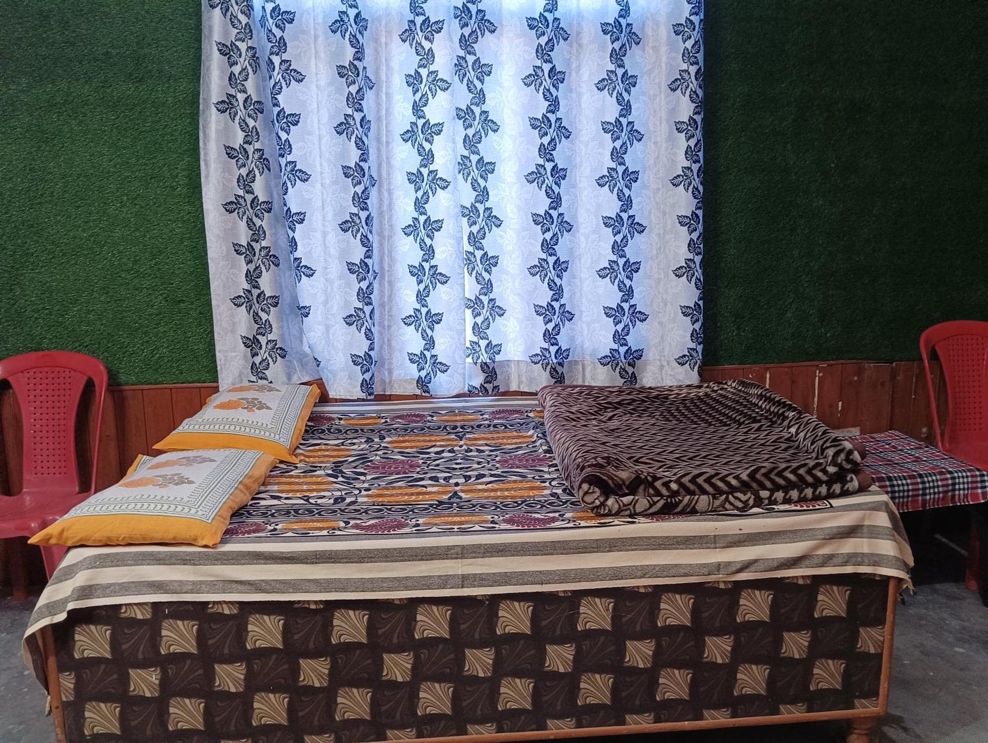 Roop Mountain Homestay Manāli Kültér fotó