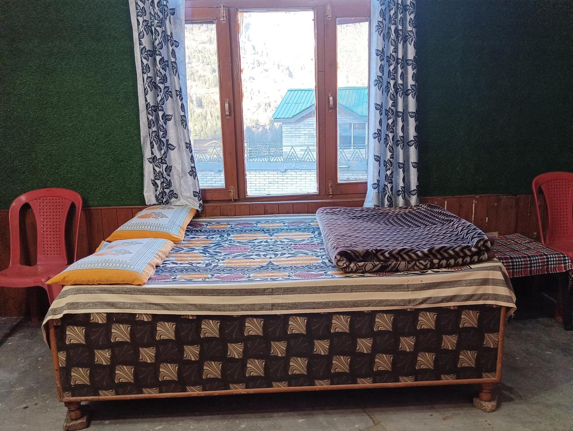 Roop Mountain Homestay Manāli Kültér fotó